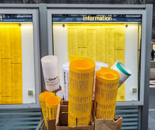 An großen Bahnhöfen stehen bereits Kartons mit den neuen Fahrplänen bereit – der Schienennahverkehr im Kreis Ludwigsburg ist aber kaum von Änderungen betroffen.