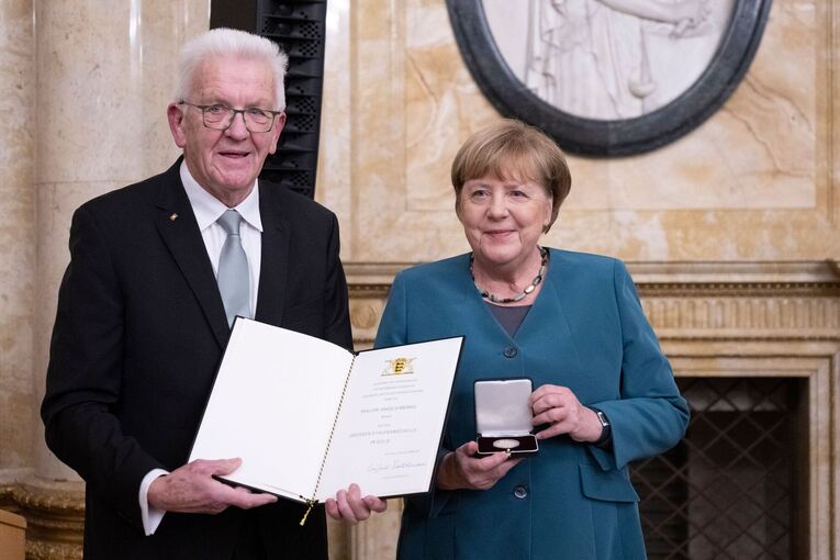 Kretschmann würdigt Merkel für Corona-Politik Kretschmann würdigt Merkel für Corona-Politik