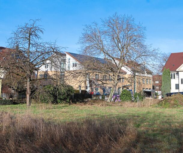 Auf diesem Grundstück sollen 47 seniorengerechte Wohnungen entstehen. Diskussionen gibt es aber weiterhin um die angemessene Zahl von Parkplätzen.