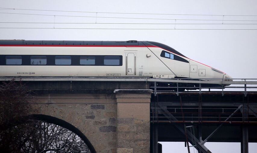 Schweizer Hochgeschwindigkeitszug im Allgäu