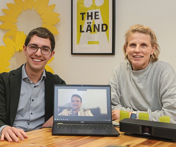 Mitglieder des Kreisvorstands der Grünen: Daniel Christen und Katja Fischer. Lars Schweizer hat sich in das Gespräch mit der Presse online zugeschaltet.