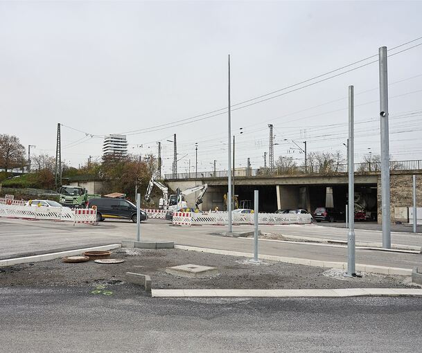 Absperrungen, Vollsperrungen, Einschränkungen: Die Sanierung der B27 in Bietigheim geht in die letzte Phase des Jahres. Absperrungen, Vollsperrungen, Einschränkungen: Die Sanierung der B27 in Bietigheim geht in die letzte Phase des Jahres.