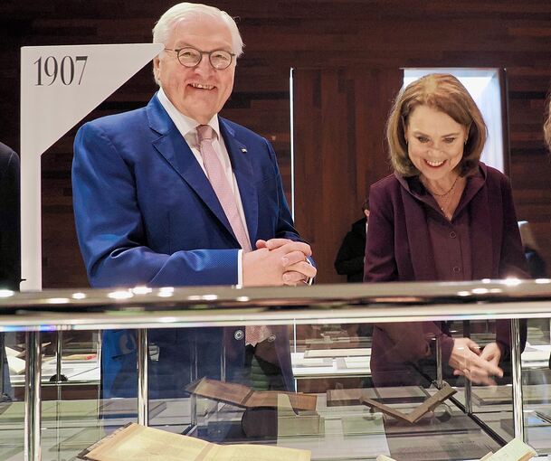 Petra Olschowski, Ministerin für Wissenschaft, Forschung und Kunst von Baden-Württemberg, mit dem Bundespräsidenten.