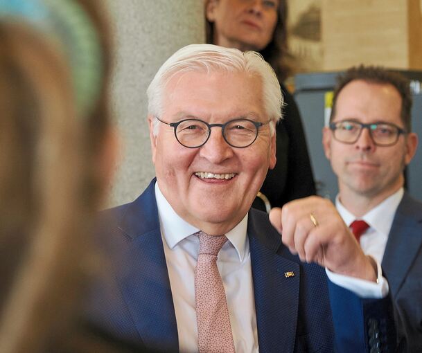 Frank-Walter Steinmeier mit großer Freude im DLA.
