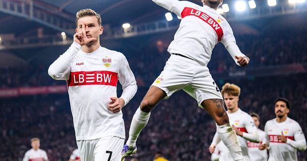 Zwei Torschützen beim Jubel: Maximilian Mittelstädt (links) und Lorenz Assignon nach dem 3:0 gegen Maccabi Tel Aviv.