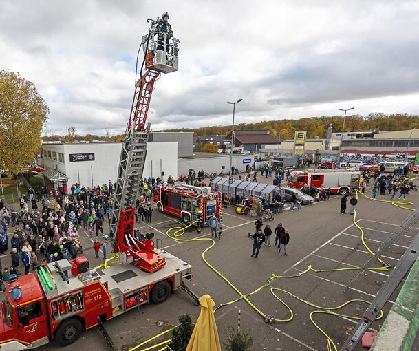Am Ehrenamt, wie an der Feuerwehr, will die Stadt die Einschnitte so gering wie möglich halten, weil es stärker denn je gefragt ist.