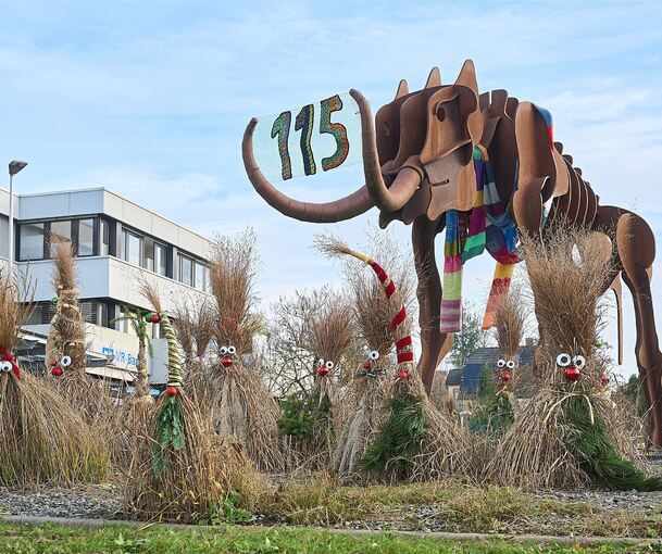 Kleine Wichtel statt Steppengras: Steppi erfreut sich neuer Gesellschaft. Foto: Andreas Becker Kleine Wichtel statt Steppengras: Steppi erfreut sich neuer Gesellschaft.