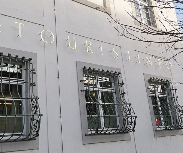 Dieser goldene Schriftzug könnte bereits Ende 2026 abmontiert werden.