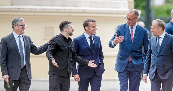 Selenskyj und die Koalition der Willigen: Englands Premier Keir Starmer (v.li.), Ukraines Präsident Wolodymyr Selenskyj, Frankreichs Präsident Emmanuel Macron Bundeskanzler Friedrich Merz und Polens Ministerpräsident Donald Tusk im Mai in Kiew.