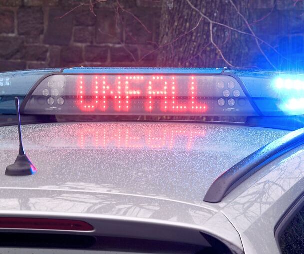 Bei einem Unfall nahe der Biogasanlage in Vaihingen ist ein Transporter umgestürzt. Bei einem Unfall nahe der Biogasanlage in Vaihingen ist ein Transporter umgestürzt.