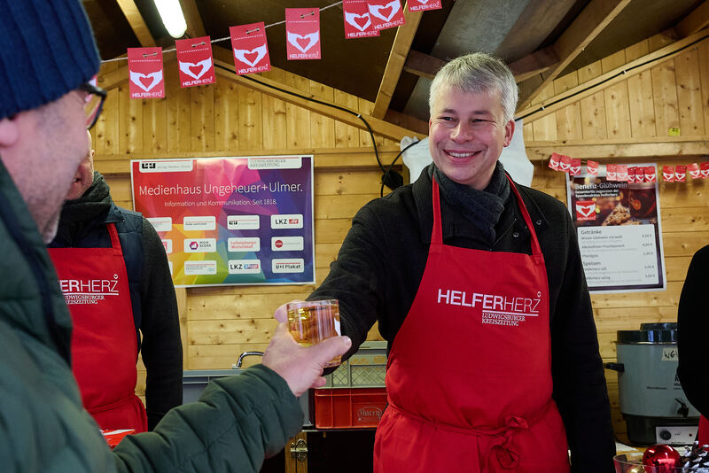 CDU-Politiker Steffen Bilger am Glühweinstand der LKZ.
