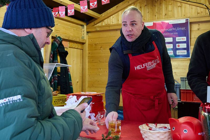 Stephan Hurst, Leiter der Ludwigsburger Schlossverwaltung, am Glühweinstand der LKZ.