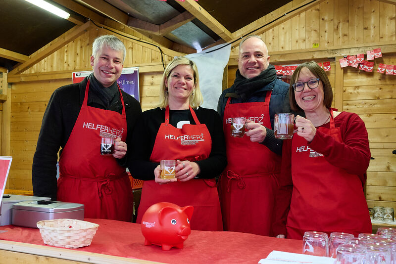 Am Glühweinstand der LKZ.