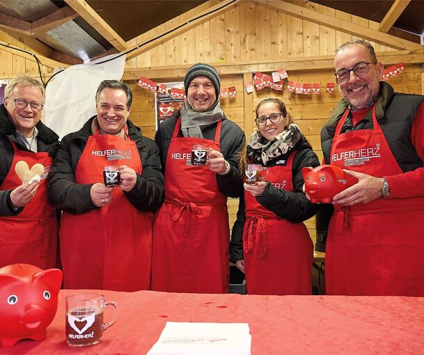 Dreamteam im Einsatz: Gerhard Ulmer, Chef des Verlages Ungeheuer + Ulmer, SWLB-Chef Christian Schneider, Pressesprecher der Stadt Ludwigsburg Peter Spear. Verlagsmitarbeiterin Giulia Gatto und EX-Blüba-Chef Volker Kugel (von links).