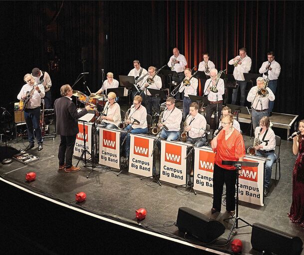 Die W&W Campus Big Band und die Porsche Bigband spielen am 29. November im Scala zugunsten von Helferherz. Die W&W Campus Big Band und die Porsche Bigband spielen am 29. November im Scala zugunsten von Helferherz.