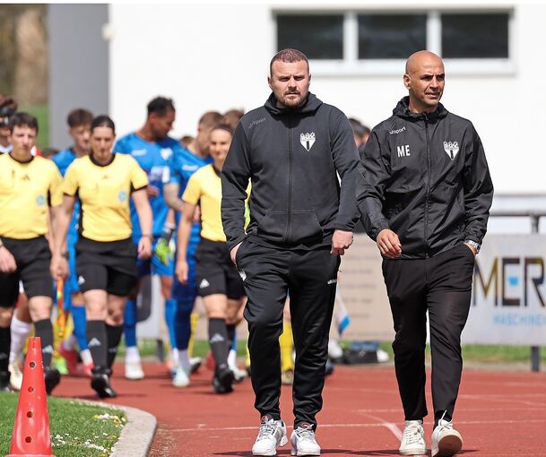 Basteln nach erfolgreicher Hinrunde weiter am Drittliga-Traum: Trainer Kushtrim Lushtaku (links) und Sportchef Mario Estasi.