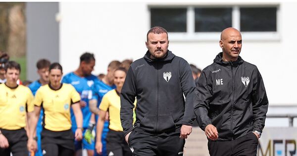 Basteln nach erfolgreicher Hinrunde weiter am Drittliga-Traum: Trainer Kushtrim Lushtaku (links) und Sportchef Mario Estasi.