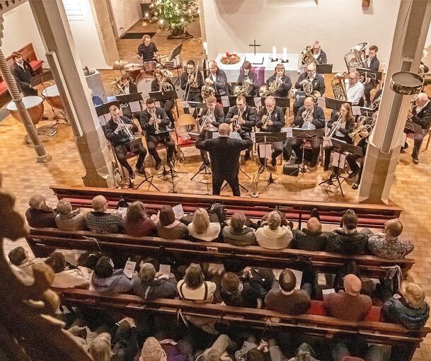 Beim Auftritt des Posaunenchors in der Mauritiuskirche steht Chorleiter Michael Winter zum letzten Mal beim traditionellen Adventskonzert am Dirigentenpult.