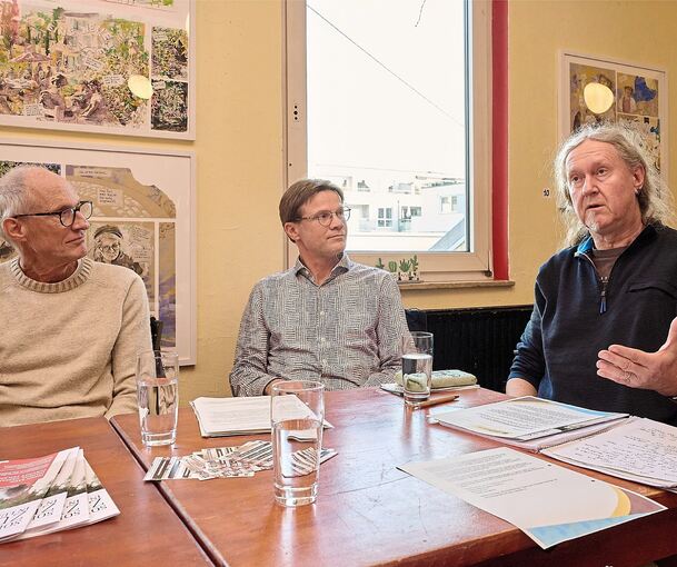 Plädieren für mehr Menschlichkeit in der Flüchtlingsdebatte: Peter Kolb, Christoph Ermendinger und Ulrich Essig-Haile (von links) vom Arbeitskreis Asyl in Ludwigsburg.