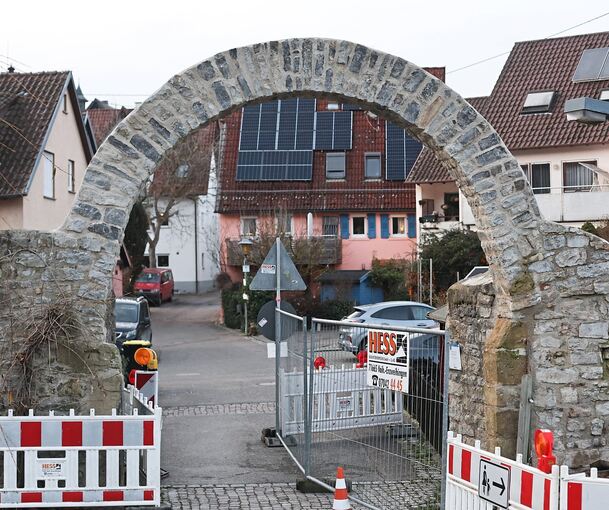 Das Hägelinstor ist ein dreiviertel Jahr nach dem Lkw-Unfall wieder aufgebaut.