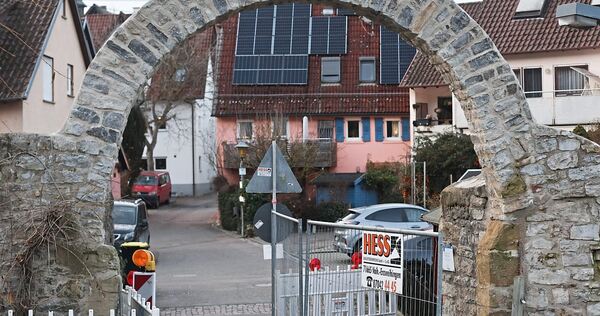 Das Hägelinstor ist ein dreiviertel Jahr nach dem Lkw-Unfall wieder aufgebaut.