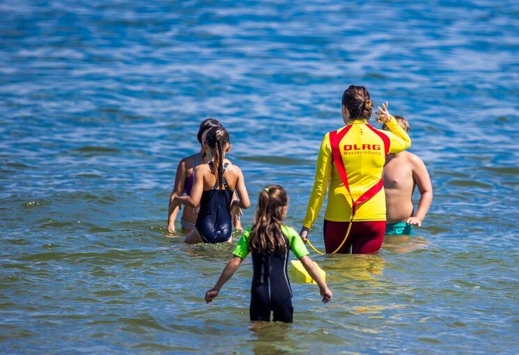 Rettungsschwimmer der DLRG an der Ostseeküste