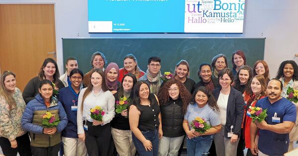 Die Internationalen Pflegekräfte haben ihre Anerkennungsurkunden erhalten und arbeiten nun im Klinikum Ludwigsburg.