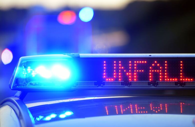 Polizei sichert Unfallstelle Polizei sichert Unfallstelle