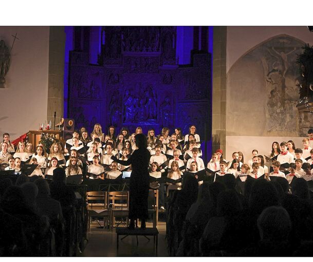 Die Sängerinnen und Sänger bei einem ihrer Auftritte in der Stadtkirche.
