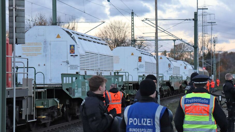 Castor-Transport auf dem Weg nach Philippsburg Castor-Transport auf dem Weg nach Philippsburg