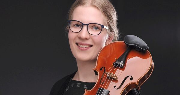 Solistin bei Bachs e-Moll-Solosonate: Die Geigerin Ella-Marie Steinmetz ist langjähriges Mitglied im Concerto Ludwigsburg – und gehört zu den wenigen Vollprofis.