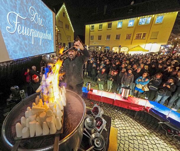 In Steinheim wird am Samstag wieder Feuerzangenbowle ausgeschenkt. In Steinheim wird am Samstag wieder Feuerzangenbowle ausgeschenkt.