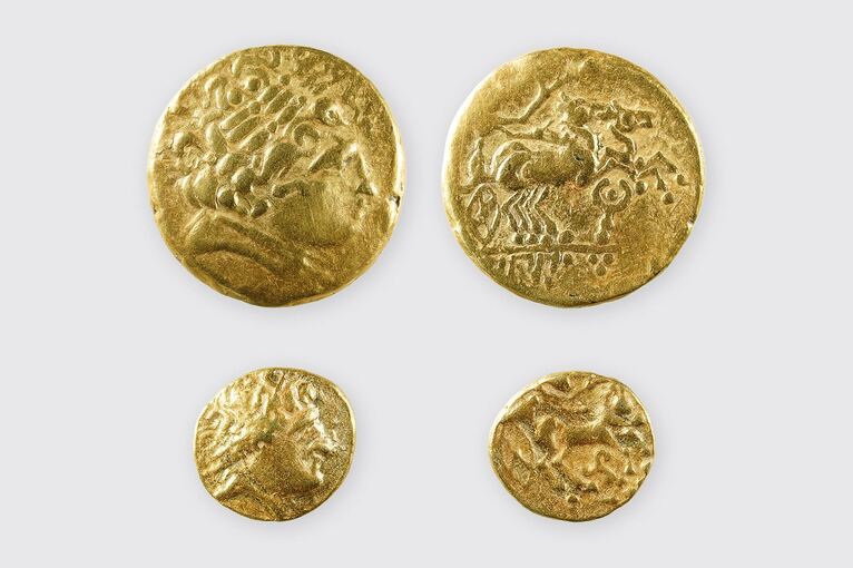 Hobby-Sucher finden mehr als 2000 Jahre alte Münzen Hobby-Sucher finden mehr als 2000 Jahre alte Münzen