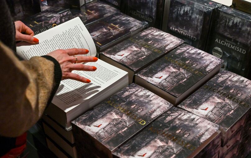 Buch "Alchemised" von Autorin SenLinYu