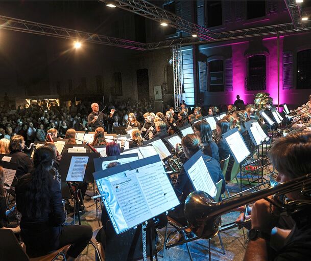 Unter der Leitung von Stadtmusikdirektor Rainer Falk wird auch in diesem Jahr das Abschlusskonzert der Bönnigheimer Nachtmusik erklingen.