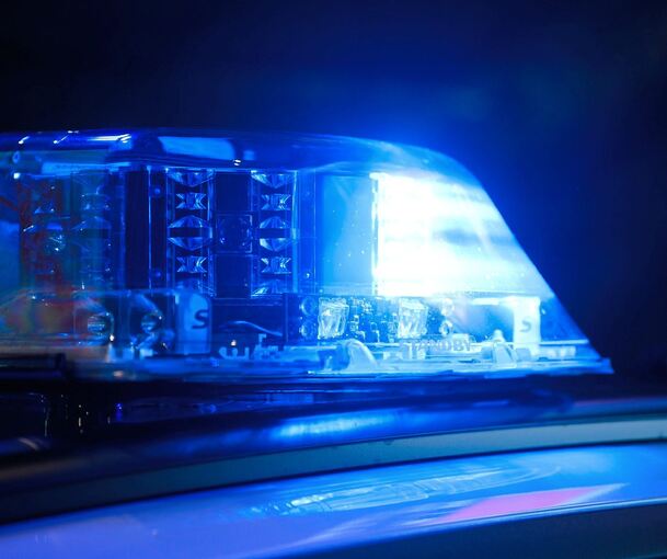 Die Polizei sucht beteiligte Fahrer und Zeugen.