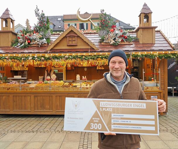 Der Süßwarenstand von Familie Weeber ist laut Jury der schönste Stand auf dem Weihnachtsmarkt.