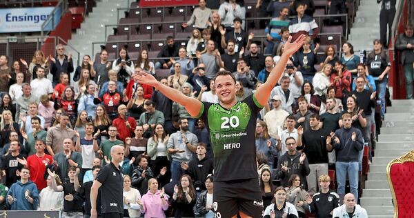 Jeffrey Klok und die Barock Volleys reißen die Ludwigsburger Fans mit.