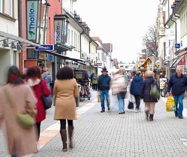 Fünf Tage vor Heiligabend ist in der Fußgängerzone in Ludwigsburg noch einmal einiges los.