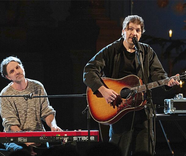 Künstler von authentischer, unmittelbarer Integrität: Philipp Poisel bei seinem Auftritt in der Friedenskirche.