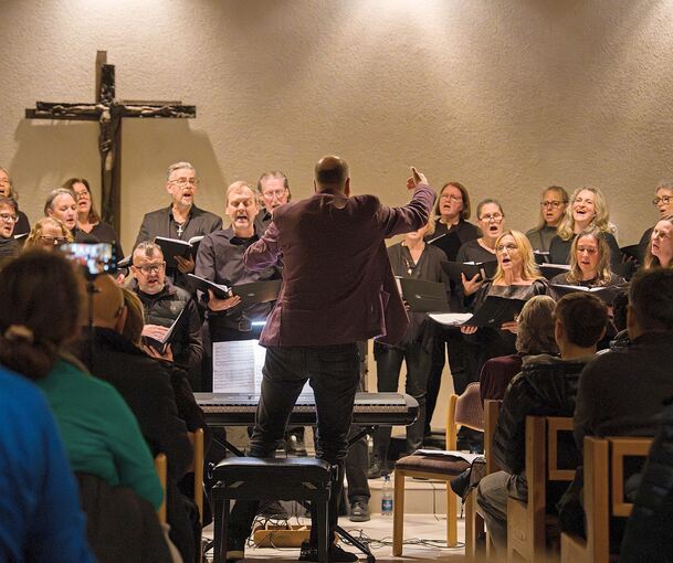 Matthias Gruber leitete den Auftritt von CON2015 im Edith-Stein-Zentrum.