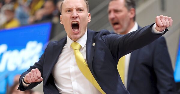 Fast zufrieden mit der bisherigen Bilanz: Riesen-Trainer Mikko Riipinen.