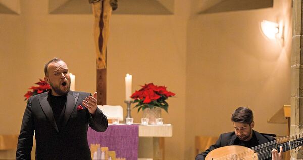 Genau dosierte Effekte: Der Countertenor Nils Wanderer und Lautenist Johannes Ötzbrugger in der Laurentiuskirche.