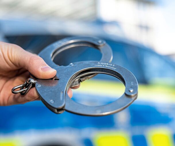 In Feuerbach schnappt die Polizei den 42-Jährigen.