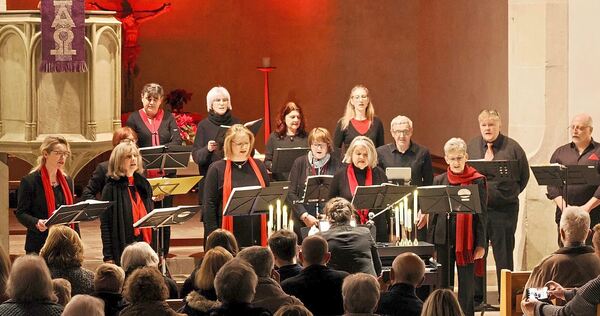 Chor:So! bietet beim Adventskonzert weit mehr als festliche Stimmung.