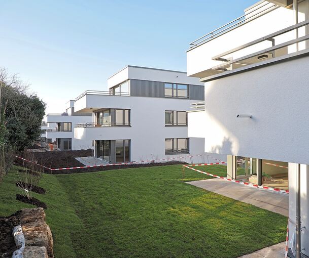 Die Arbeiten an den Außenanlagen sind in den letzten Zügen, am Gämsenberg sind bereits die ersten Bewohner eingezogen.