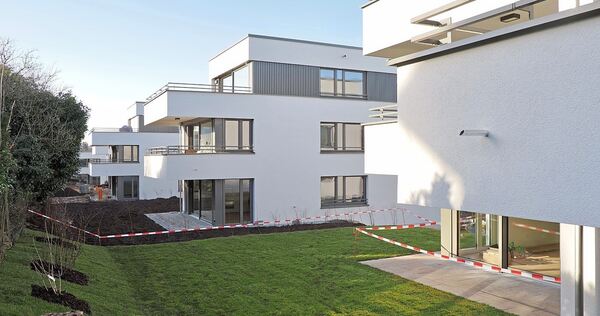 Die Arbeiten an den Außenanlagen sind in den letzten Zügen, am Gämsenberg sind bereits die ersten Bewohner eingezogen.