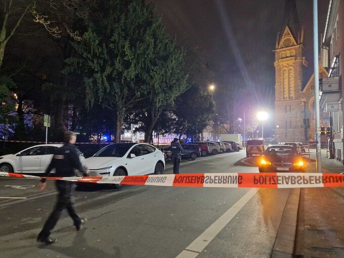 Mann verletzt mit Auto in Gießen mehrere Menschen Mann verletzt mit Auto in Gießen mehrere Menschen