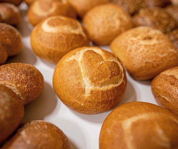 Ein paar Bäckereien verkaufen Brötchen und Brot auch noch am 24. Dezember.