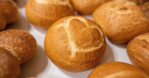 Ein paar Bäckereien verkaufen Brötchen und Brot auch noch am 24. Dezember.